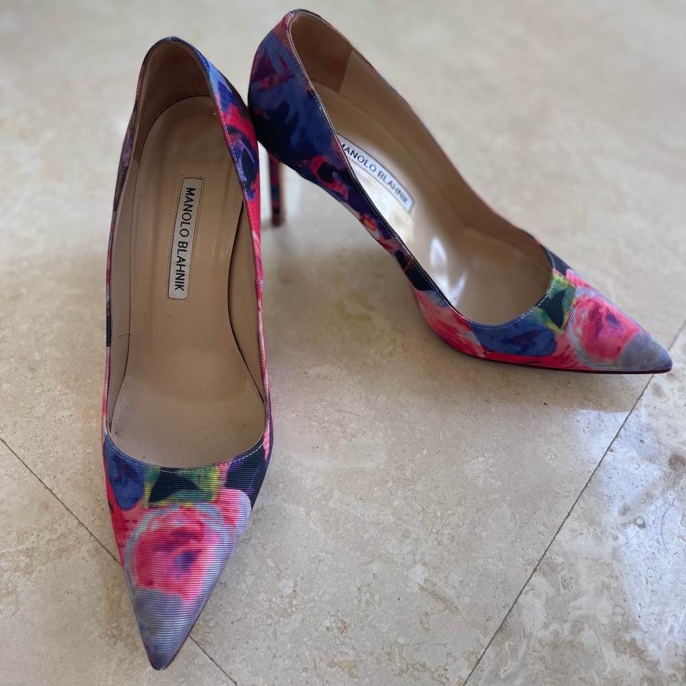 Manolo Blahnik pump